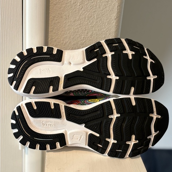 Brooks Ghost 15 Wednesday Holmes X Brooks Run With Pride Womens Size 11.5 - Picture 8 of 9